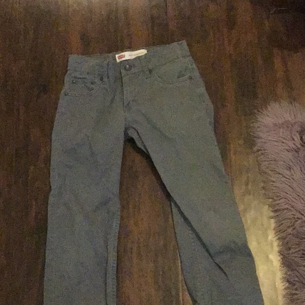 Grey Levi’s pants